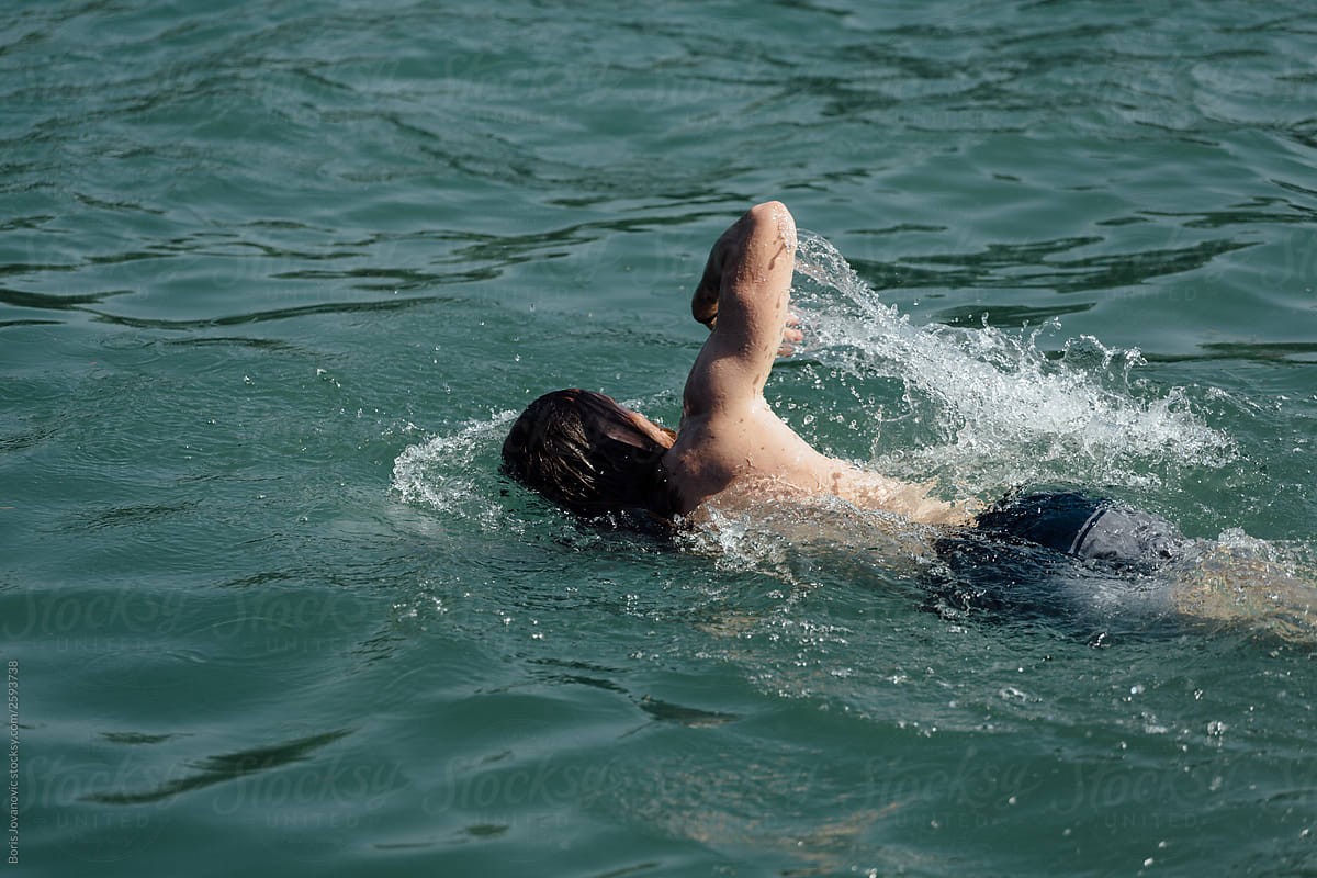 उल्टो जम्पमार्फत पौडी खेल्दा दुर्घटना, मुर्मु गम्भीर घाइते